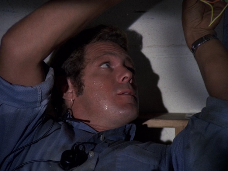 danno diffusing a bomb